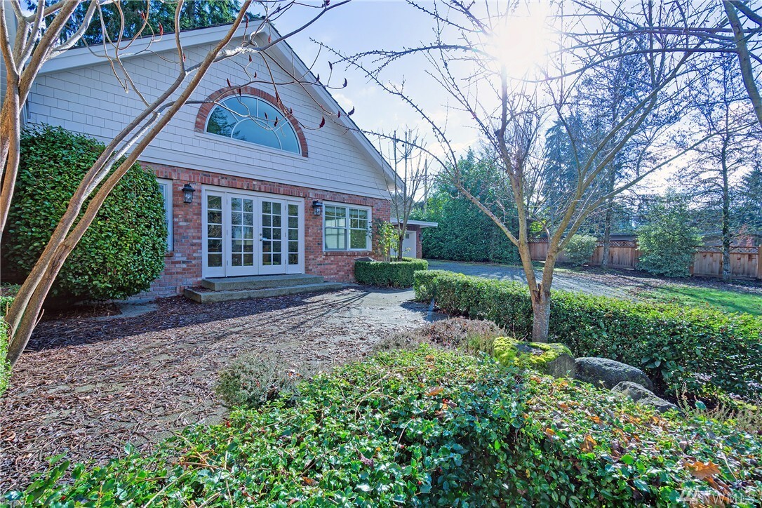 Property Photo: 2108 92nd Ave NE WA 98004