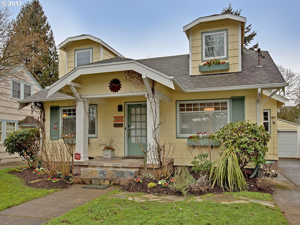 Property Photo:  2725 NE 43rd Ave  OR 97213 