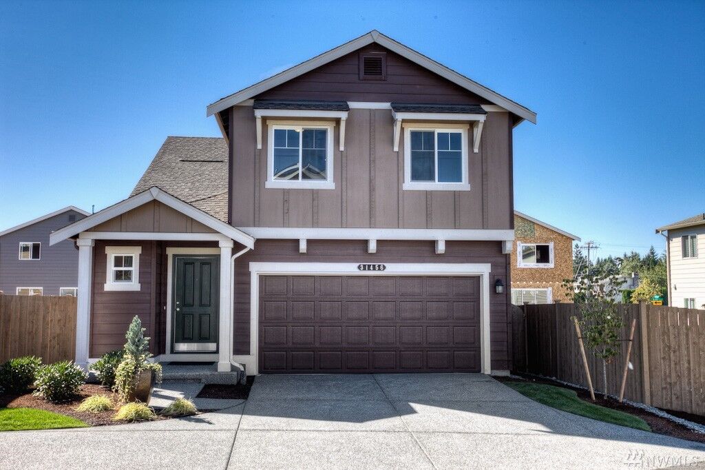 Property Photo:  2507 N McIntosh St  WA 98926 