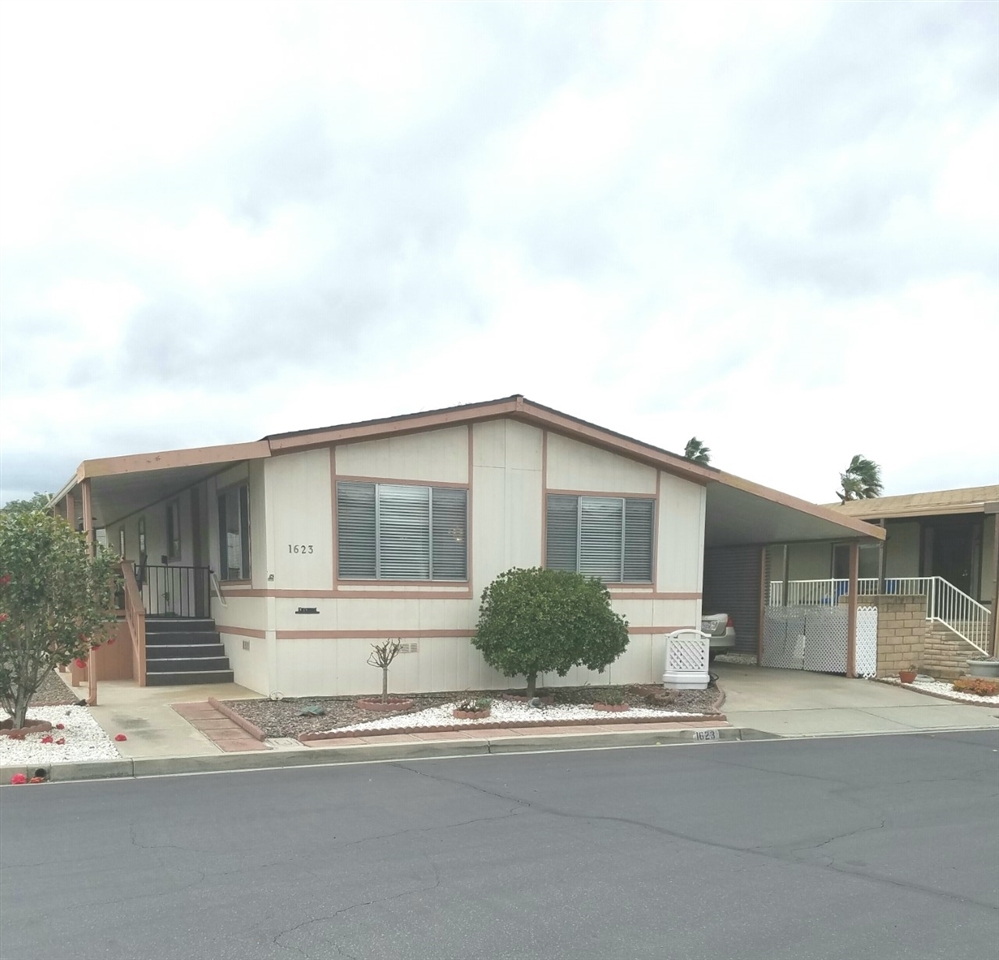 Property Photo: 1623 Toyon Gln CA 92026
