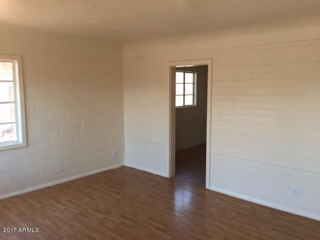 Property Photo:  