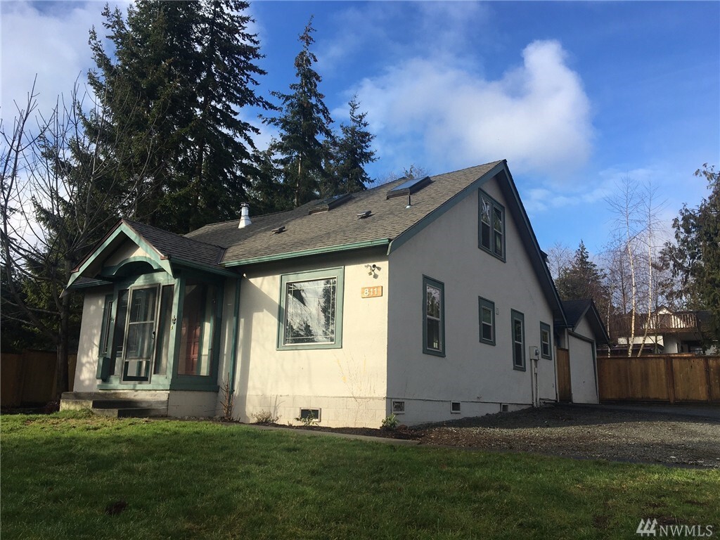 Property Photo: 811 N 18th St WA 98273
