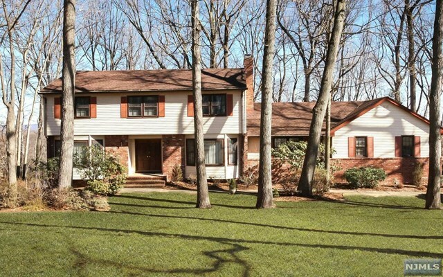 Property Photo:  75 Horizon Court  NJ 07676 