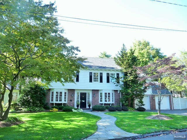 Property Photo:  133 Serpentine Rd  NJ 07670 