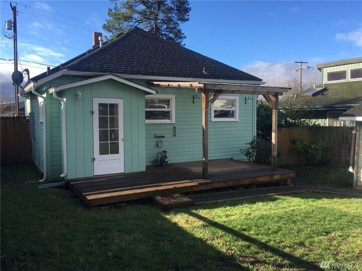 Property Photo: 516 5th St WA 98221