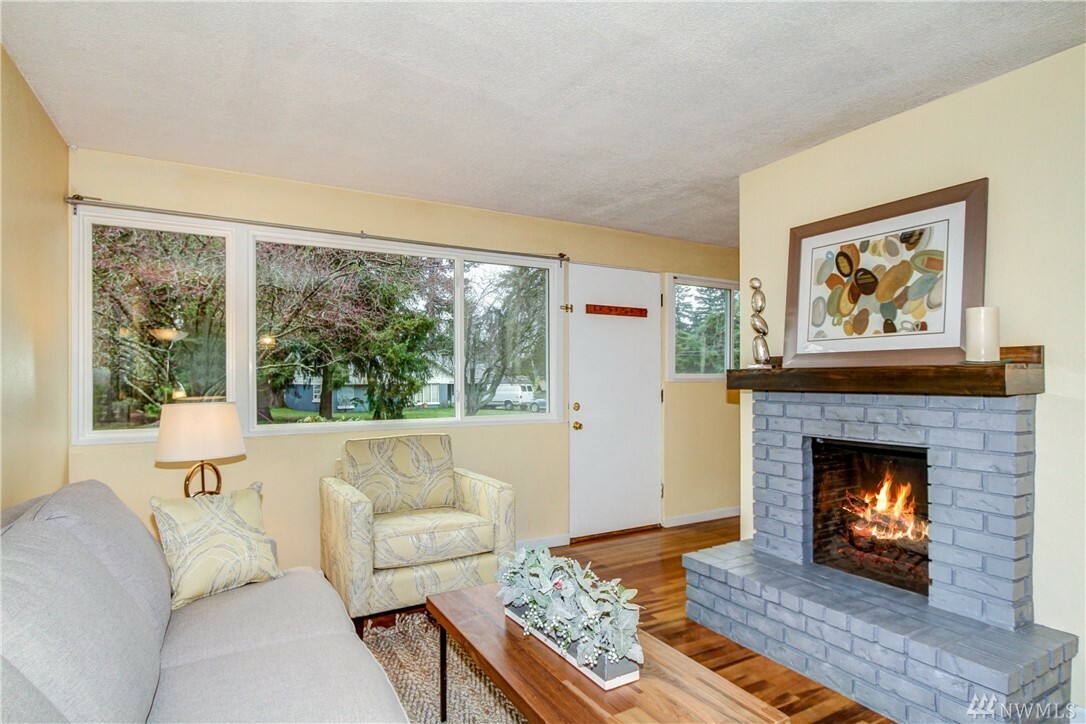 Property Photo:  1326 N 160th St  WA 98133 