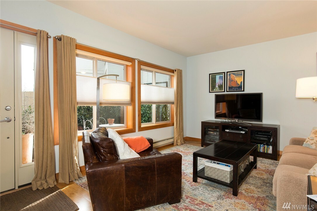 Property Photo:  1730 Taylor Ave N 109  WA 98109 