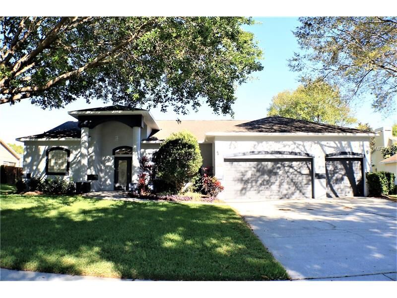 Property Photo: 2736 Bent Leaf Drive FL 33594