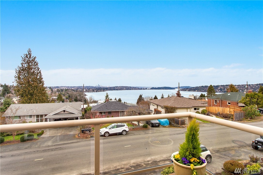 Property Photo:  7027 S Lakeridge Dr  WA 98178 