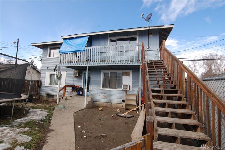 Property Photo:  520 Orondo Ave  WA 98801 
