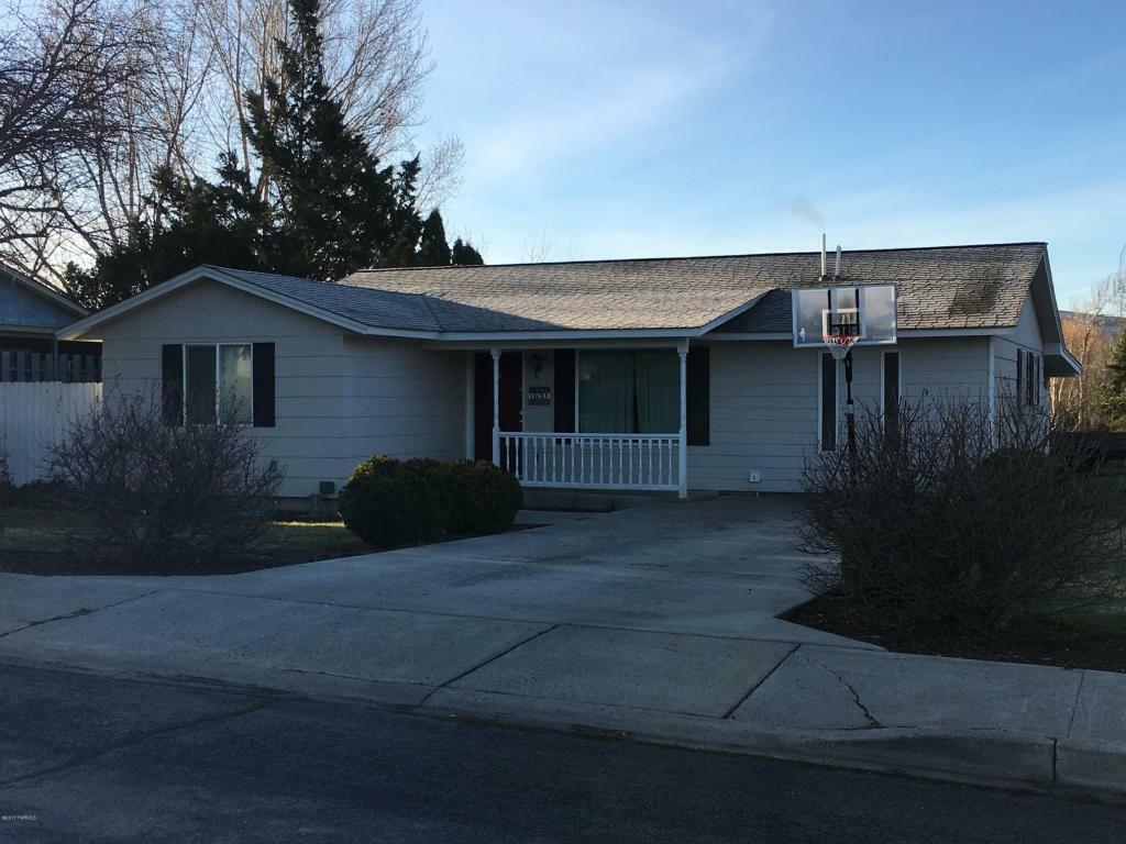 Property Photo:  4108 McLean Dr  WA 98908 