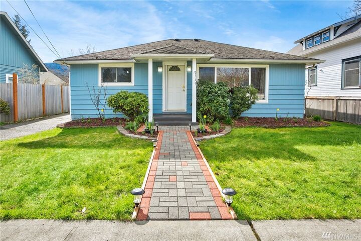 8349 Maple Ave SE  Snoqualmie WA 98065 photo