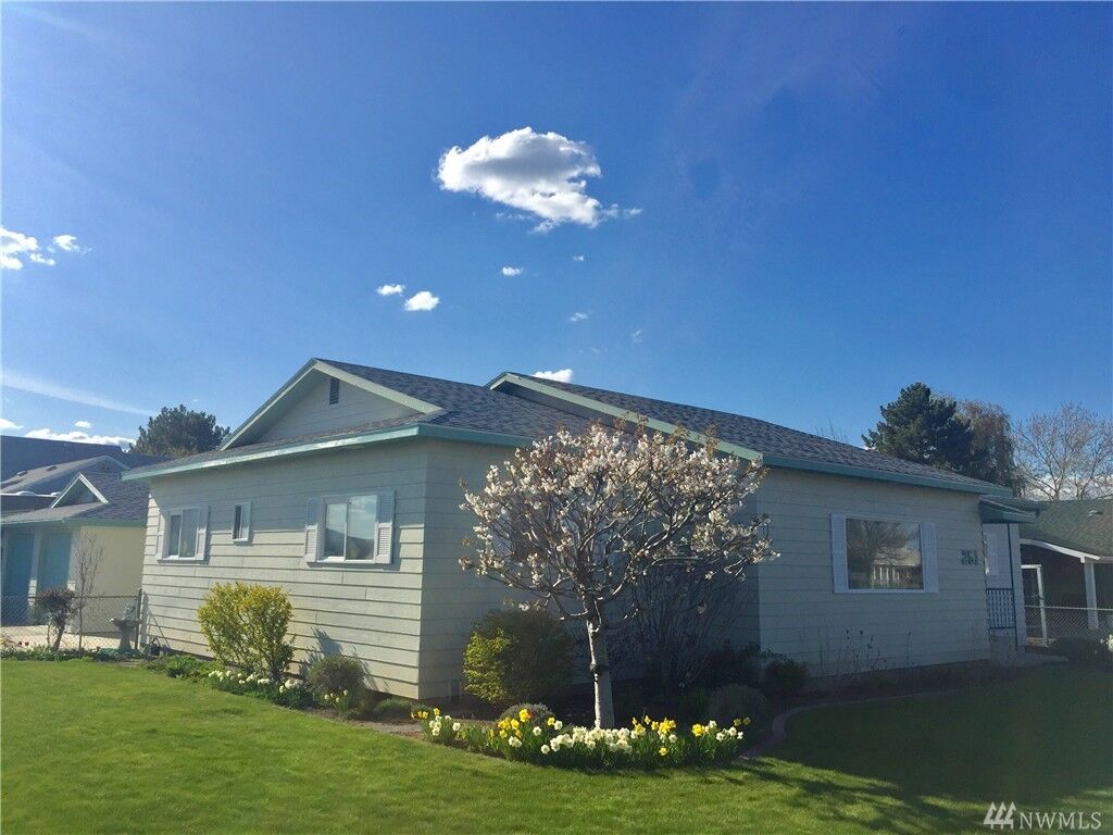 Property Photo:  261 G St SE  WA 98823 