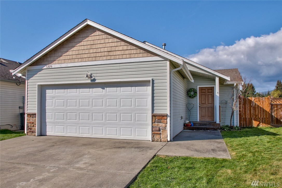 Property Photo:  1226 Fidalgo Place  WA 98284 