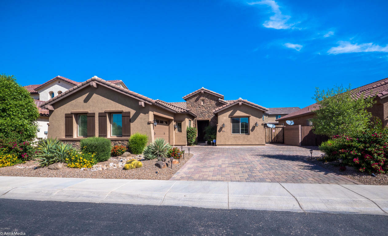 Property Photo:  582 W Zion Place  AZ 85248 