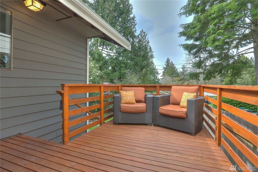 Property Photo:  11734 Bartlett Ave NE  WA 98125 