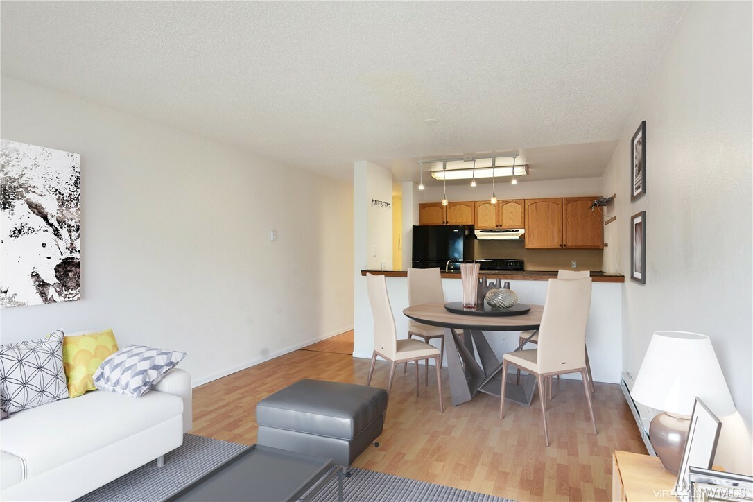 Property Photo: 5832 NE 75th St E-204 WA 98115
