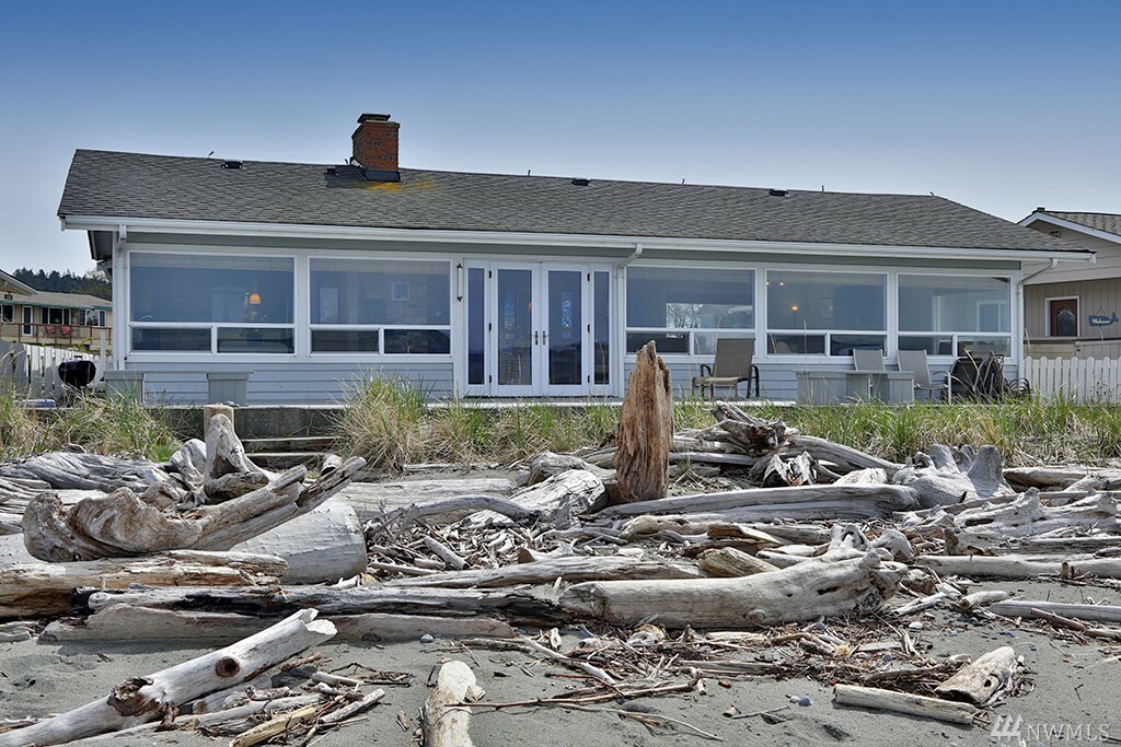Property Photo: 142 Lake Ave WA 98249