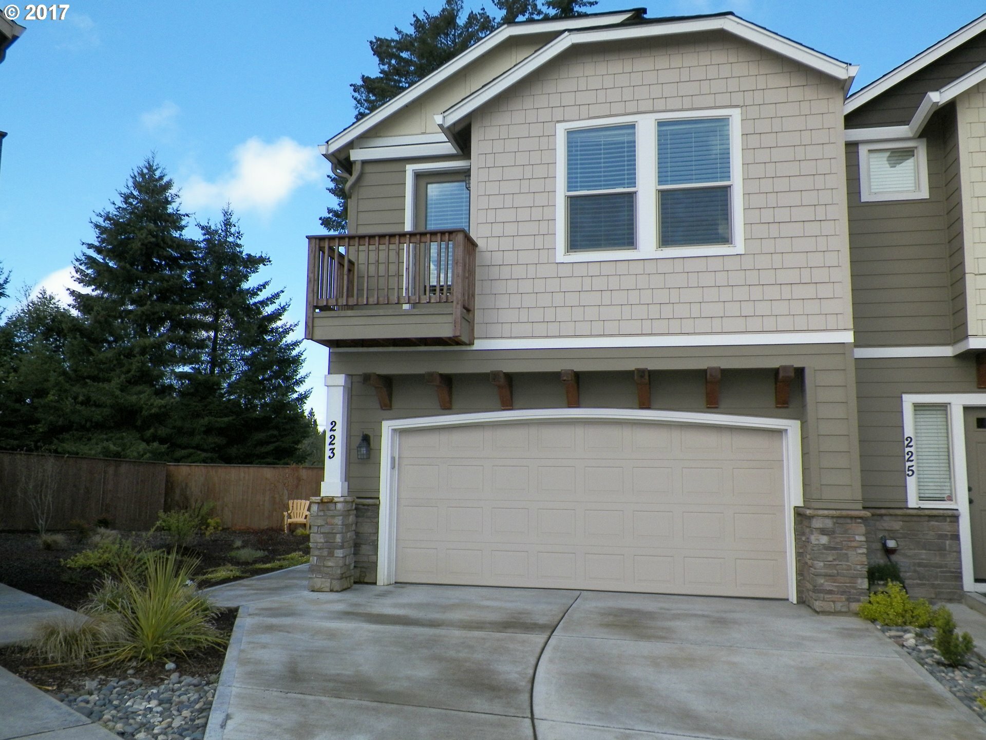 Property Photo:  223 N 33rd Ct  WA 98642 