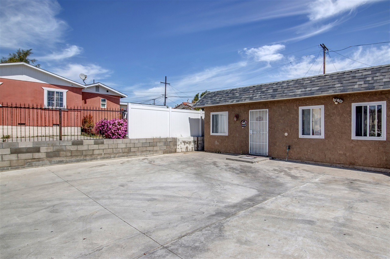 Property Photo: 431-433 Morrison CA 92102