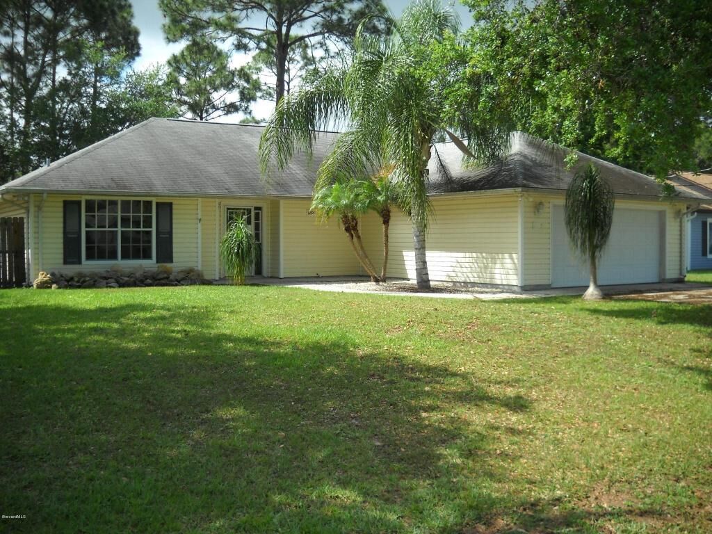Property Photo:  6824 Buxton Avenue  FL 32927 