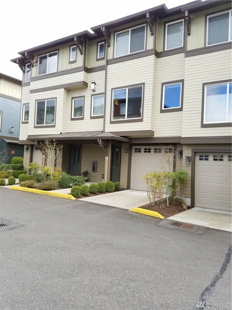 Property Photo: 2115 201st Place SE I-2 WA 98012