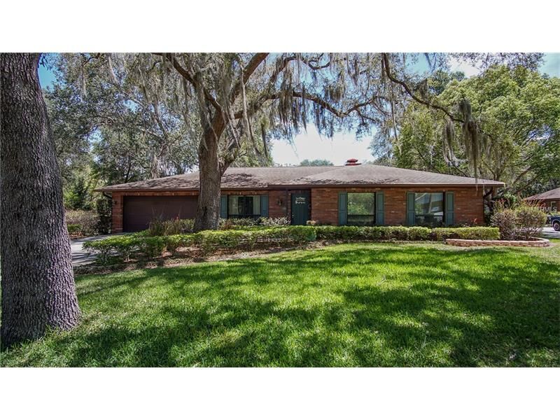 Property Photo: 2524 Laurelwood Lane FL 33596