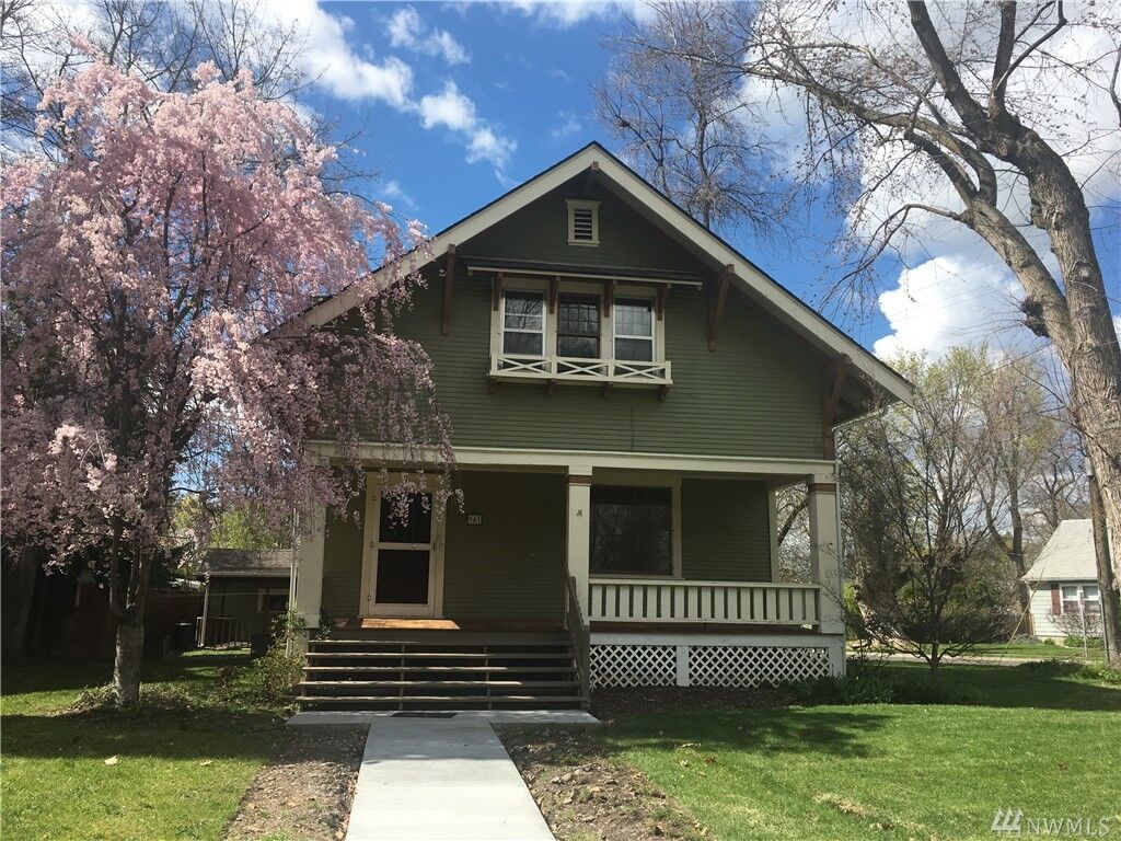 Property Photo:  941 Bonnie Brae St  WA 99362 