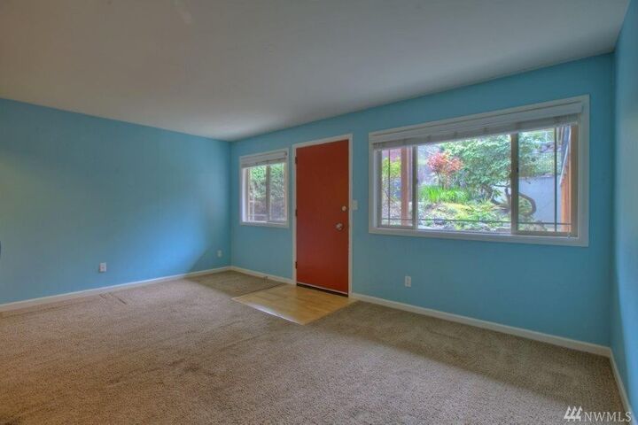 Property Photo: 3636 Evanston Ave N 4 WA 98103