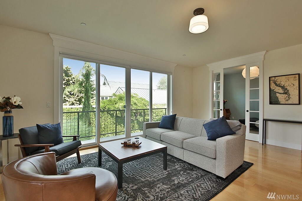 Property Photo:  225 Anthes 202  WA 98260 