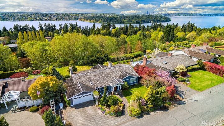 Property Photo: 6521 82nd Ave SE WA 98040