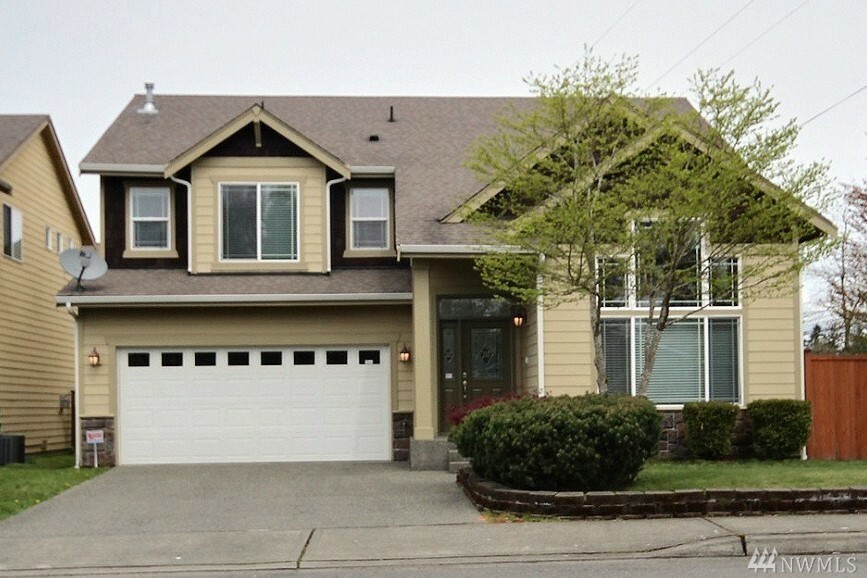 Property Photo:  3722 NE 12th St  WA 98056 