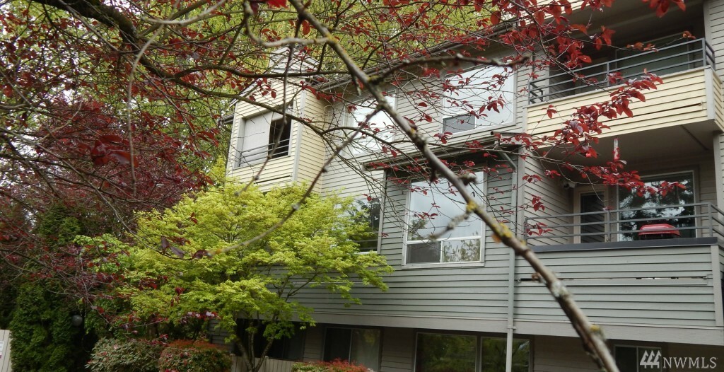 Property Photo: 3520 Lake Washington Blvd SE 101 WA 98006