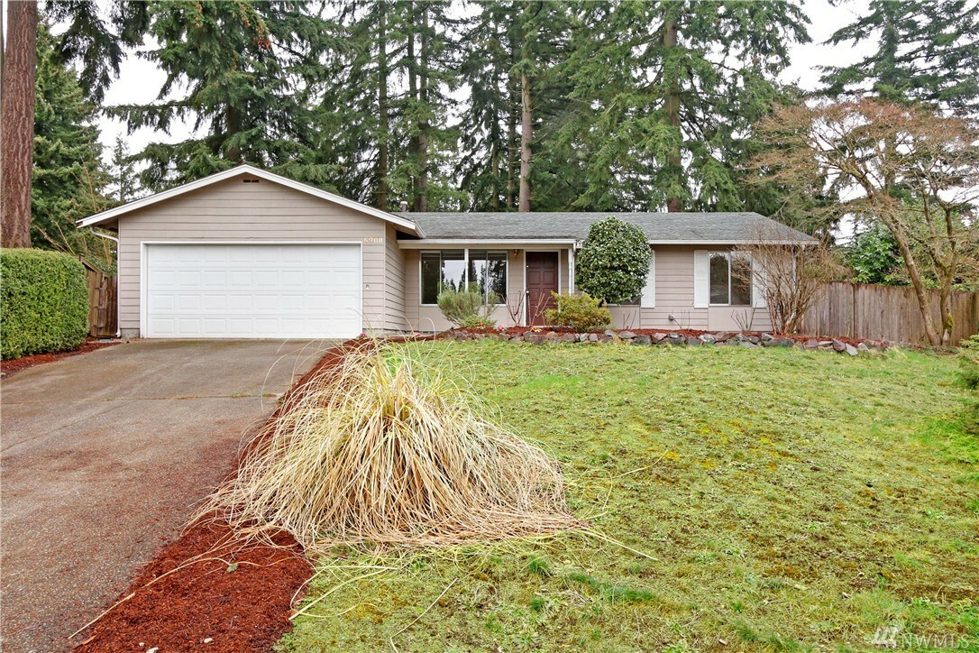 Property Photo:  6908 132nd Place NE  WA 98052 