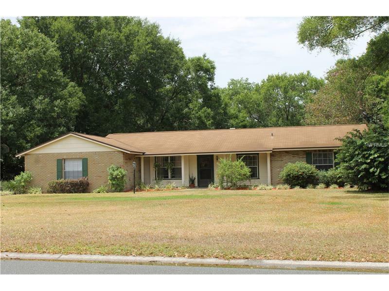 Property Photo:  2213 Parkwood Drive  FL 33594 