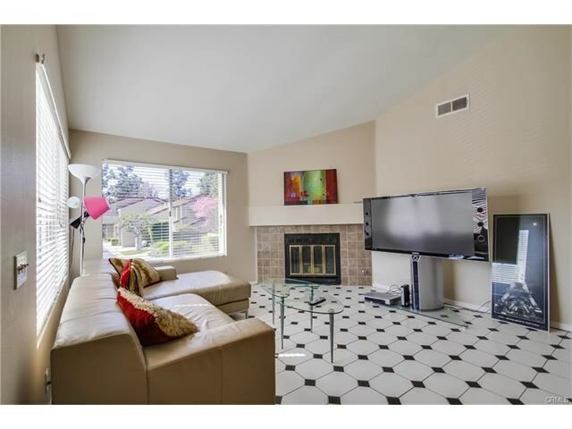 Property Photo:  10 Stanford Court 5  CA 92612 