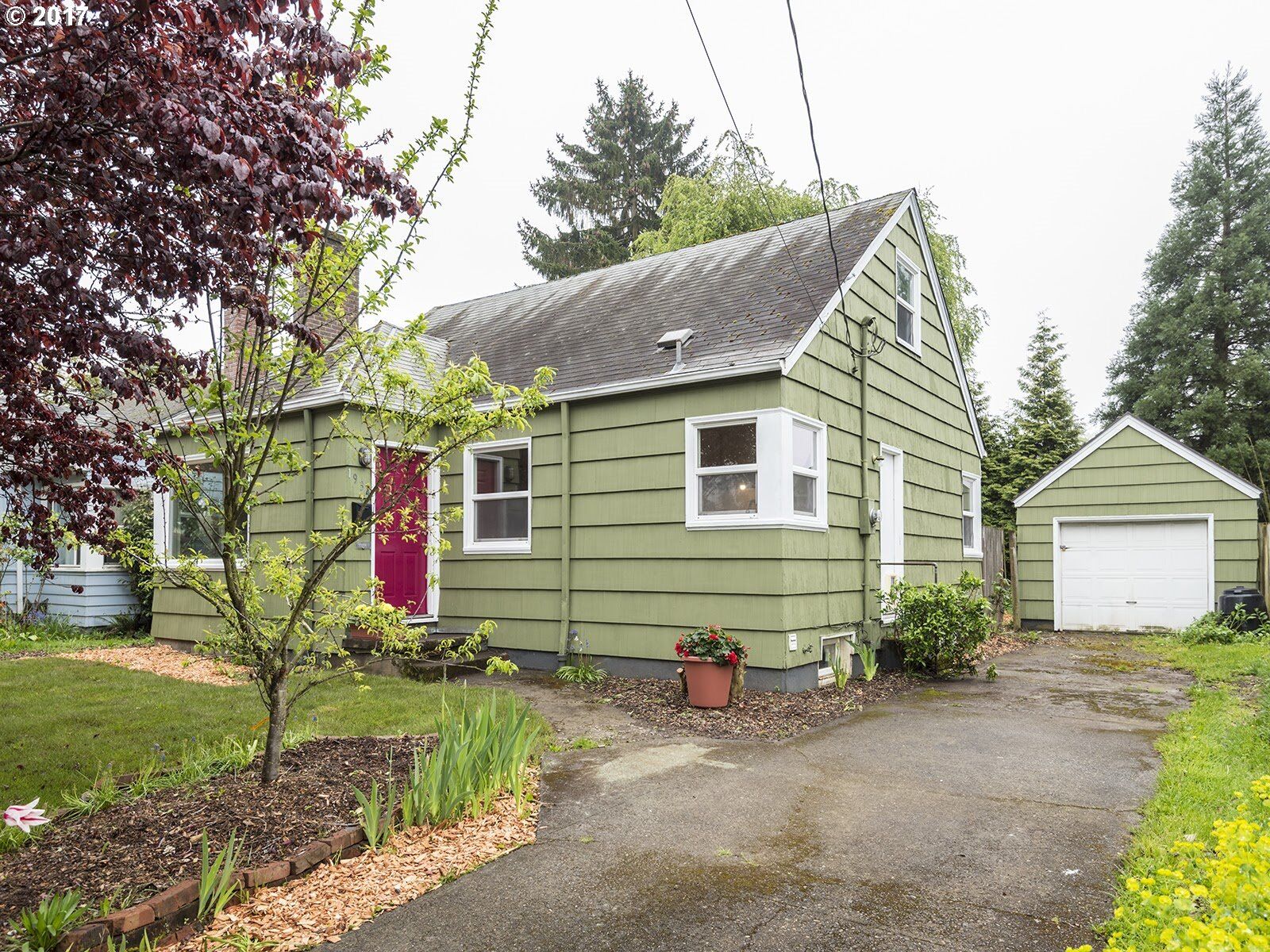 Property Photo:  1934 NE Dekum St  OR 97211 