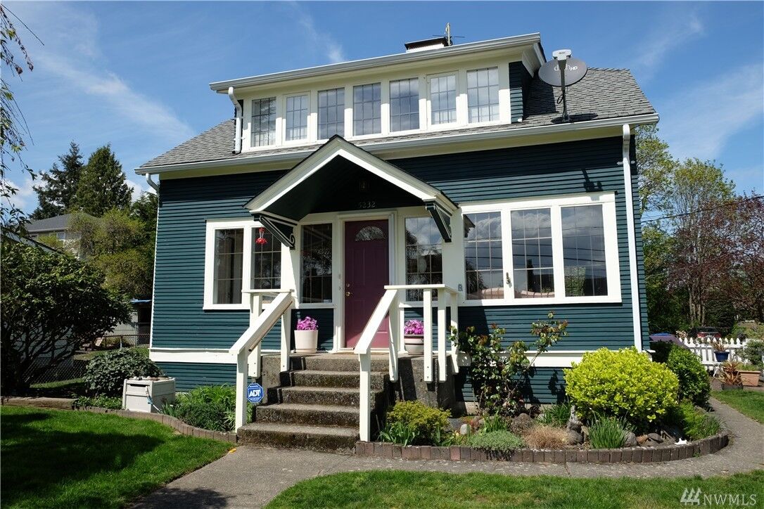 Property Photo:  5232 S Holly St  WA 98118 