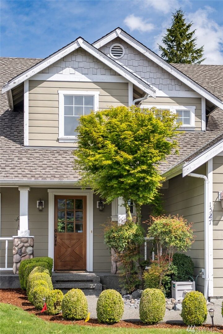 Property Photo:  1527 12th Ave NW  WA 98371 