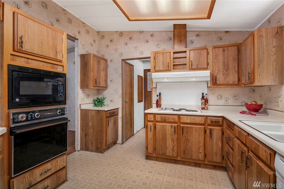 Property Photo: 17315 Woodcrest Dr NE WA 98011