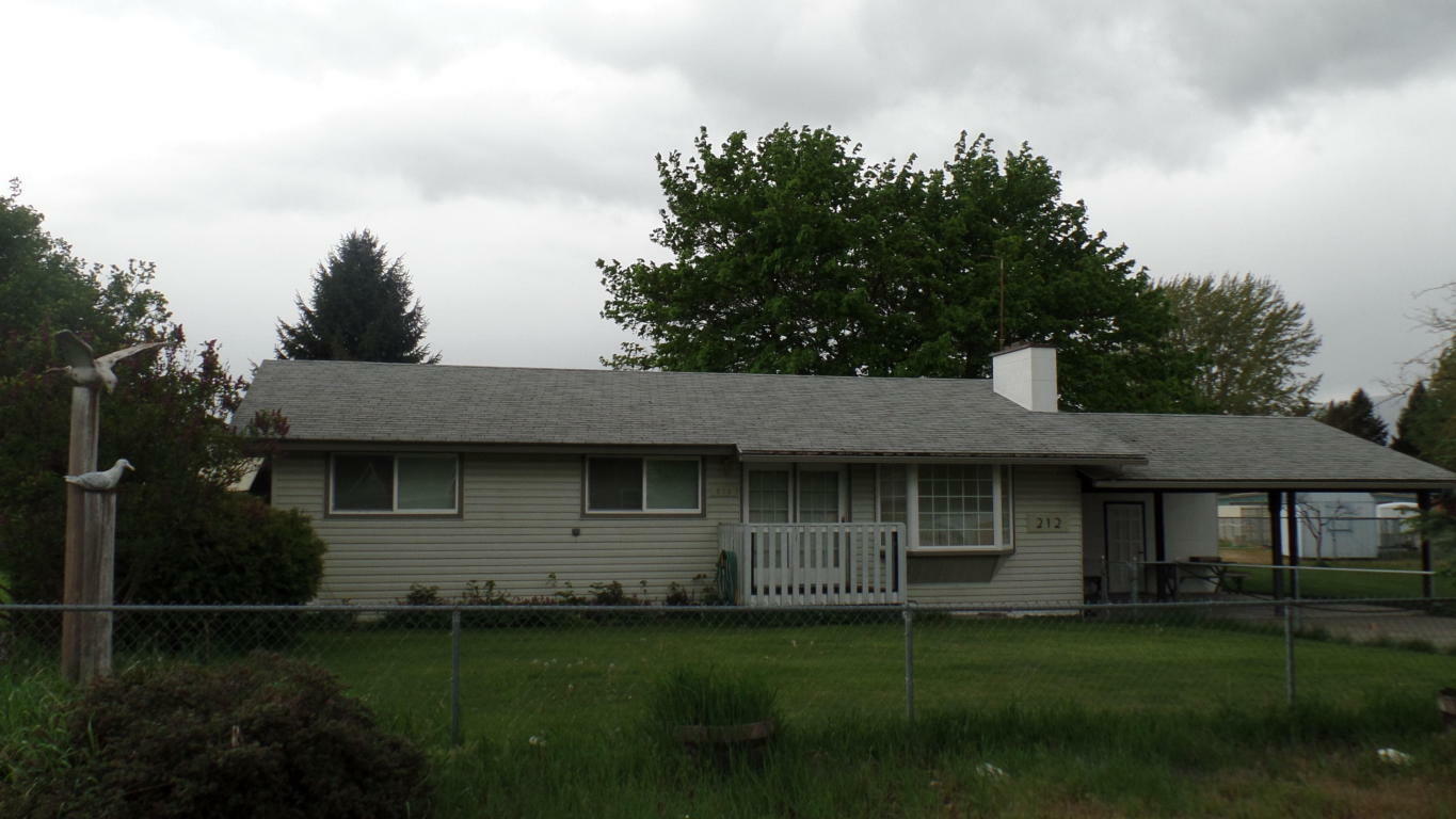 Property Photo:  212 Horseshoe Dr S  WA 99141 