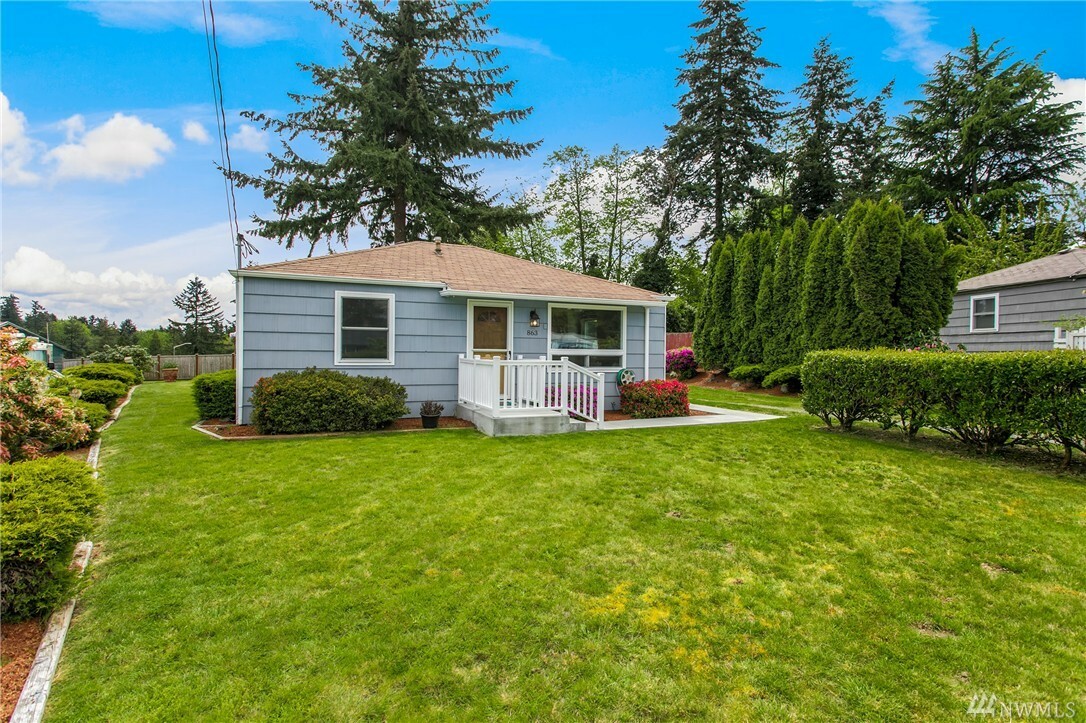 Property Photo: 863 S 195th St WA 98148