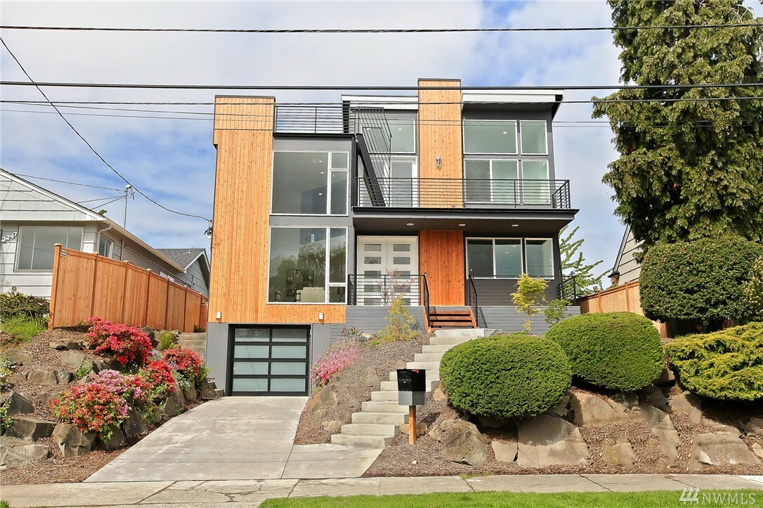Property Photo: 3243 Belvidere Ave SW WA 98126