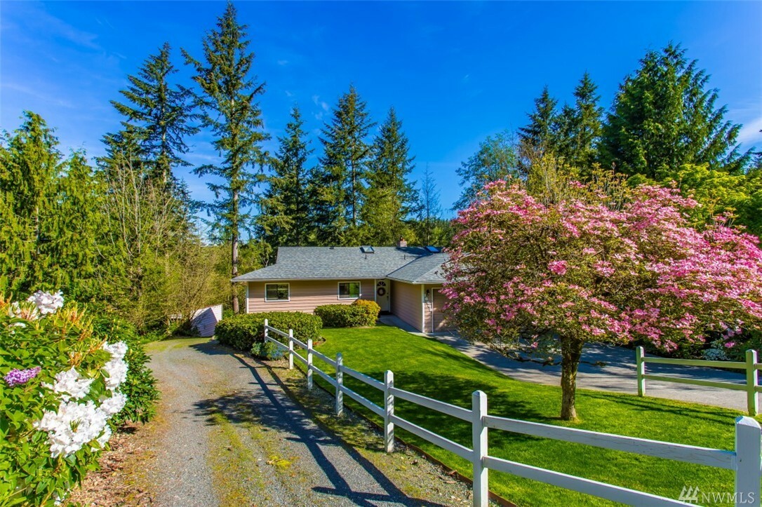 Property Photo: 16603 31st St E WA 98391