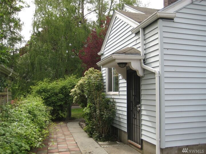 Property Photo:  2224 Elizabeth St  WA 98225 