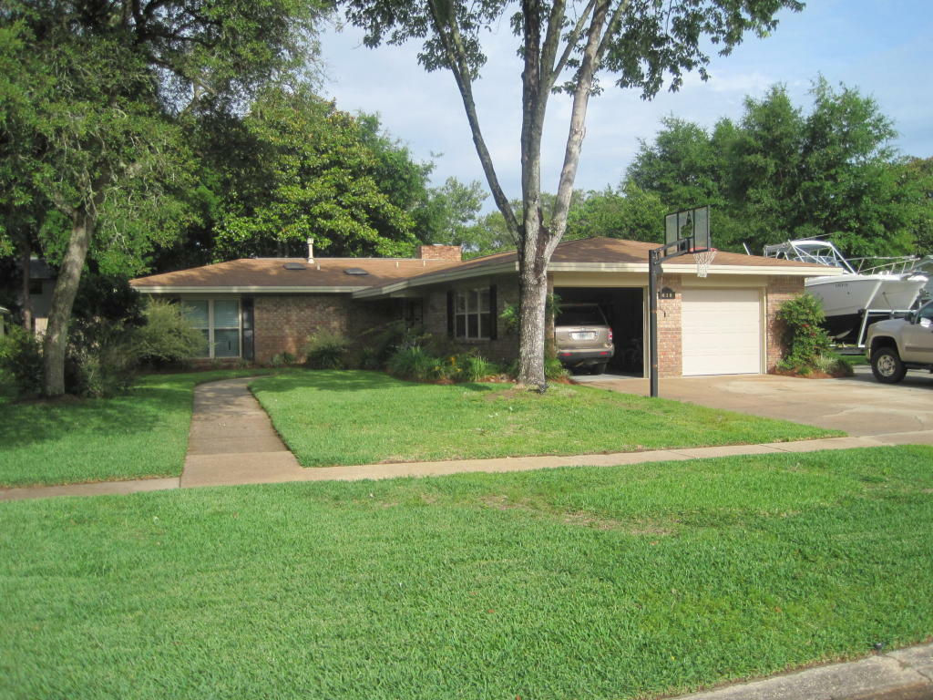 Property Photo:  618 NE Powell Drive  FL 32547 