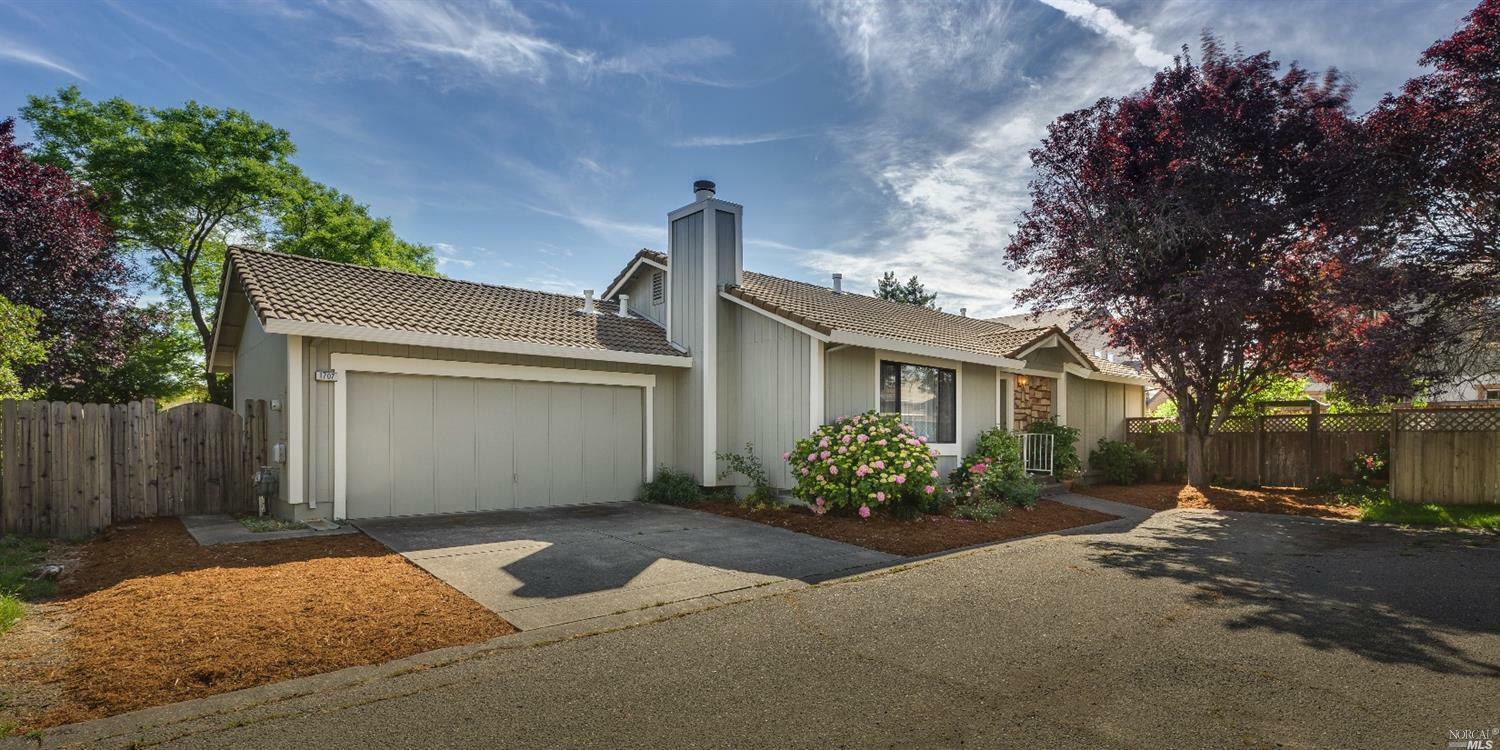 Property Photo:  1707 Rainier Avenue  CA 94954 