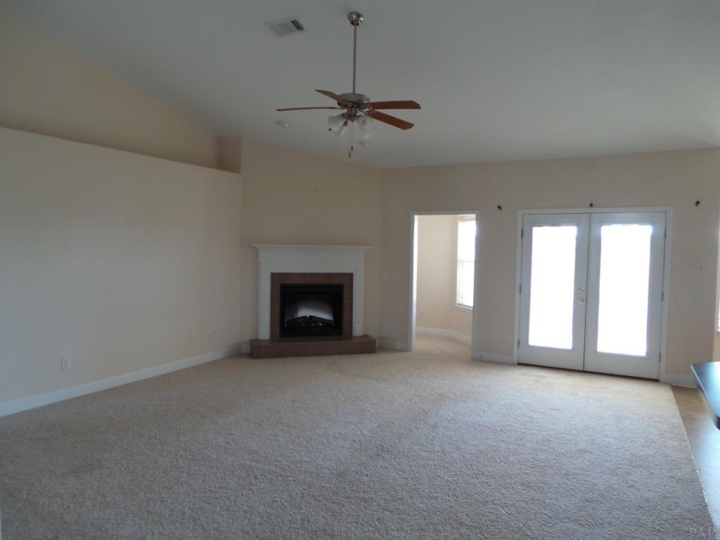 Property Photo:  913 Aberdeen Dr  FL 32533 