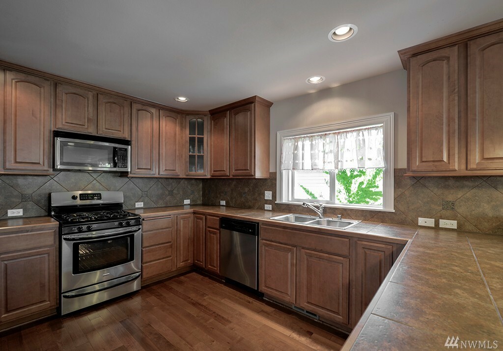 Property Photo: 23621 102nd Place SE WA 98031