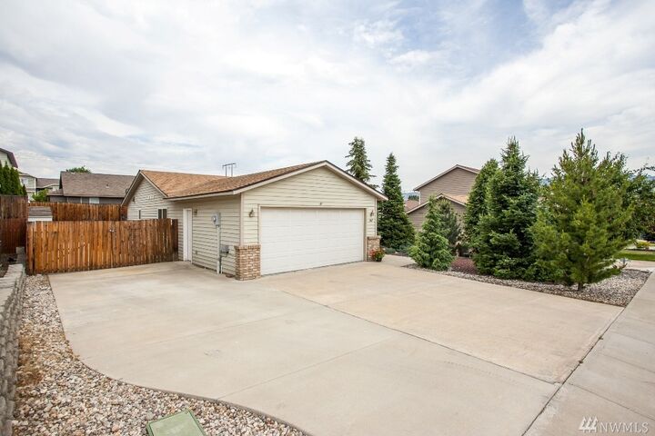 Property Photo:  307 S Mary Lane  WA 98802 